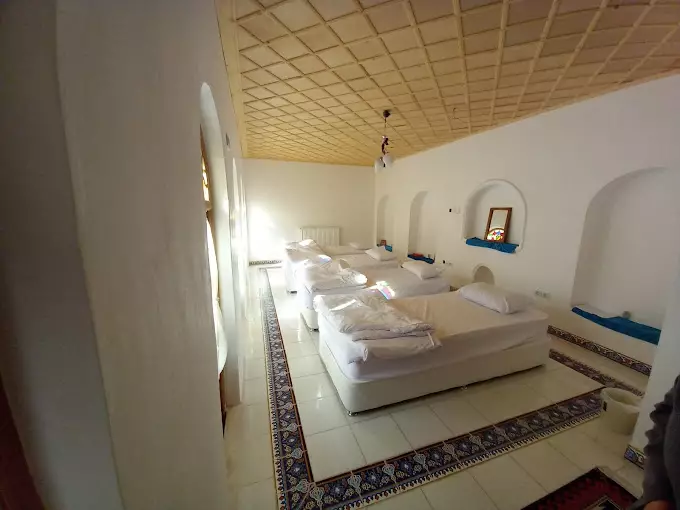 هتل هشت گنج